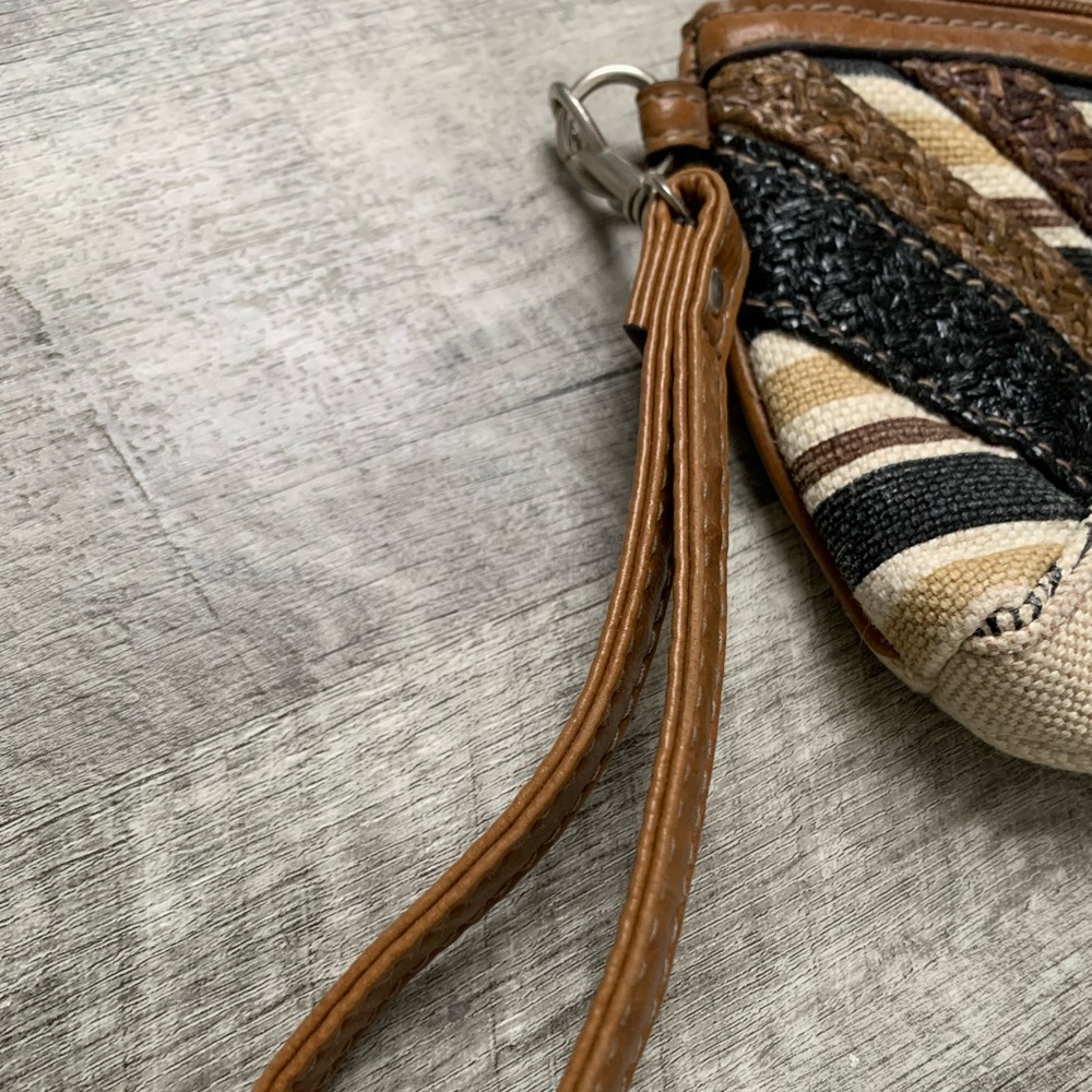 Relic Wristlet - Picture 3 of 11